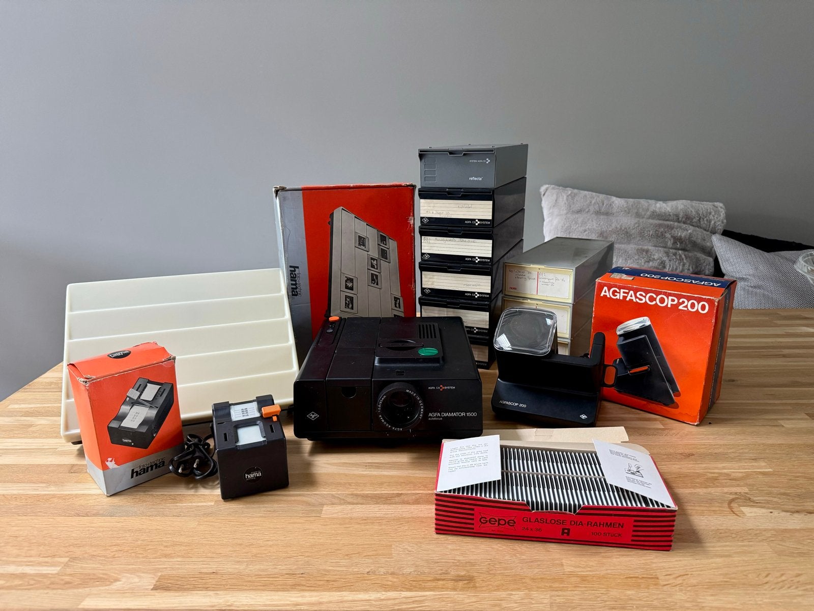 Complete Diaset: Agfa Diamator 1500 Projector & Accessoires, Audio, Tv en Foto, Ophalen, Zo goed als nieuw