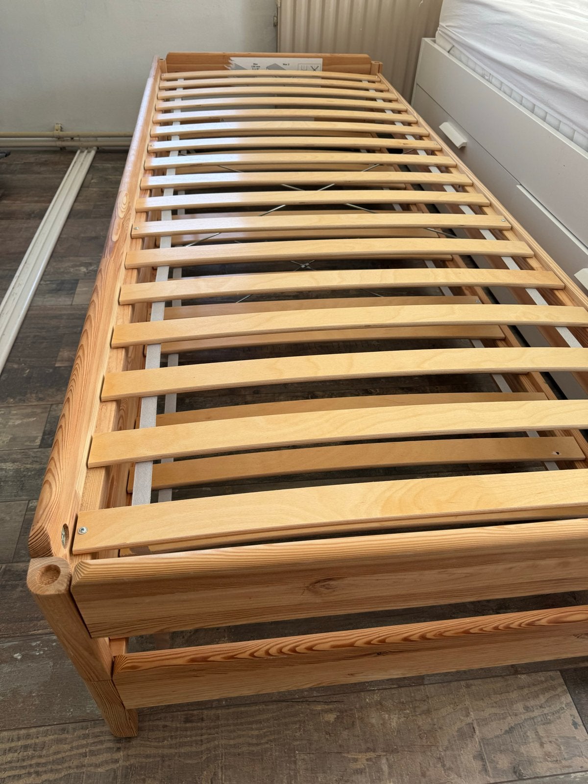 2x stapelbare logeerbedden inclusief lattenbodem, 90x200 cm, Ophalen, 90 cm, Eenpersoons, Bruin