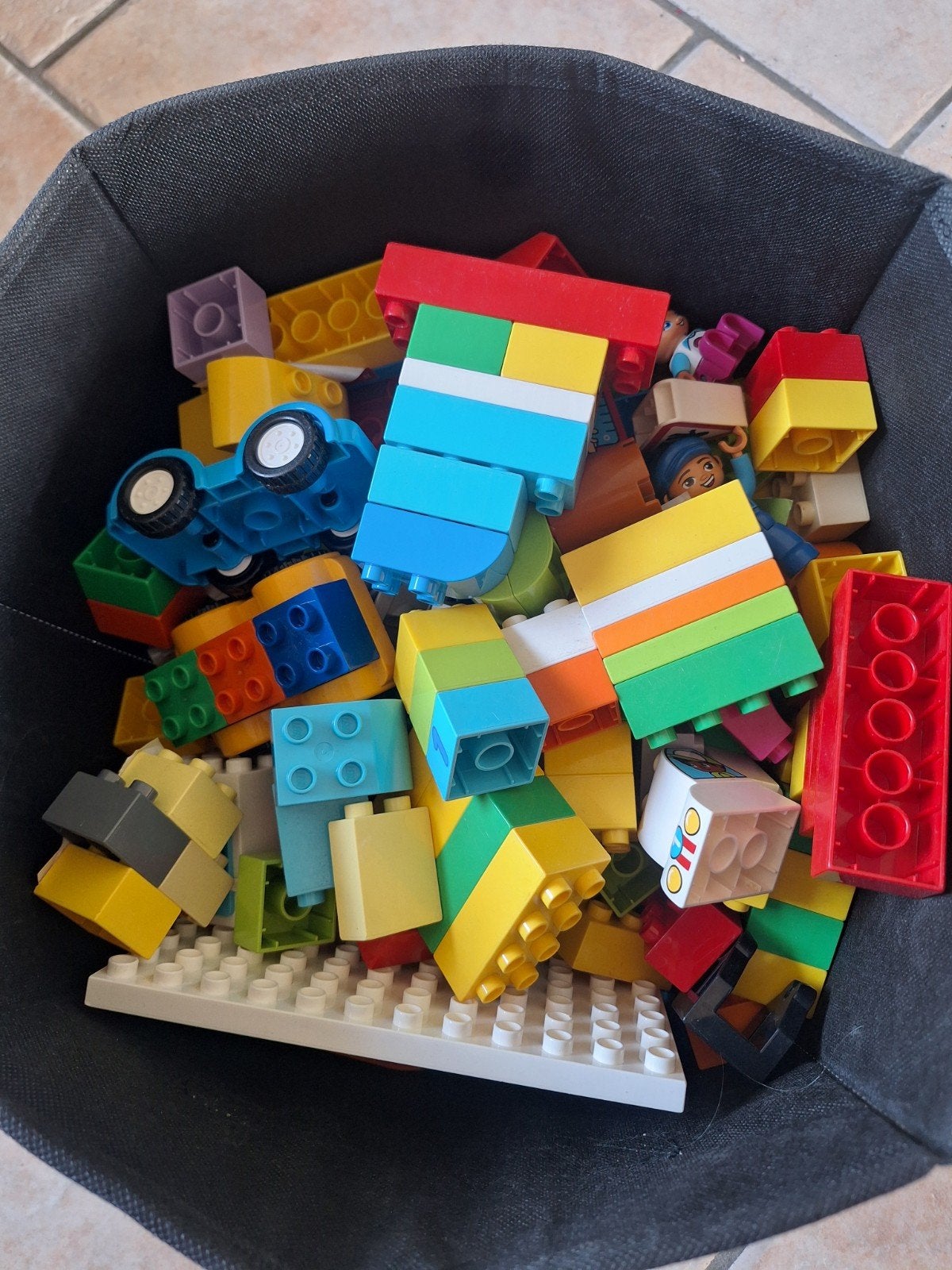 Duplo blokken, diverse poppetjes en wagentjes, Kinderen en Baby's, Speelgoed | Duplo en Lego, Gebruikt, Ophalen of Verzenden, Inclusief minifiguren