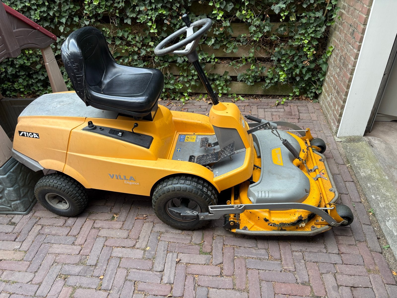 Stiga zitmaaier maaidek 95 cm, Ophalen, Gebruikt, Elektrische starter, 90 tot 120 cm
