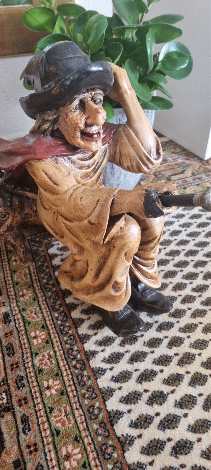 Vintage houten beeld van lachende man met hoed en stok, Ophalen