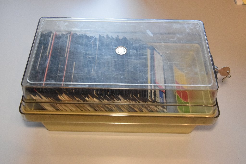 Commodore 64: Floppybak met ongeveer 95 Floppy's 5,25', Ophalen of Verzenden, Commodore C 64