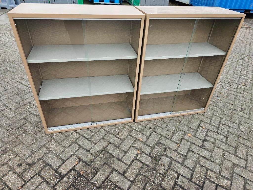 2x Halfhoge vitrinekast schuifdeurkast glazen schuifdeuren, Ophalen, 100 tot 150 cm, Glas, Minder dan 100 cm