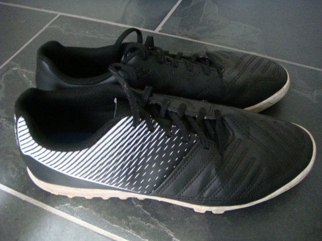 KIPSTA Voetbalschoenen - maat 43, Maat XS of kleiner, Schoenen, Ophalen of Verzenden, Zo goed als nieuw