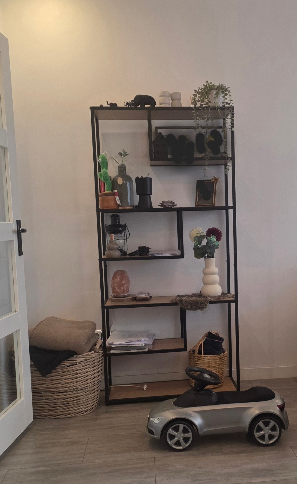 Moderne wandkast met metalen frame en houten planken, Met plank(en), 200 cm of meer, Zo goed als nieuw, Minder dan 150 cm