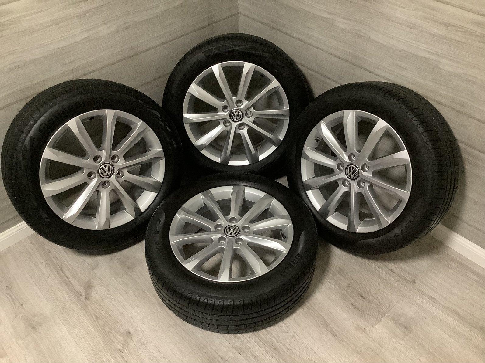 VW PASSAT origineel velgen zomerbanden 17 inch, Auto-onderdelen, 215 mm, Banden en Velgen, 17 inch, Ophalen of Verzenden