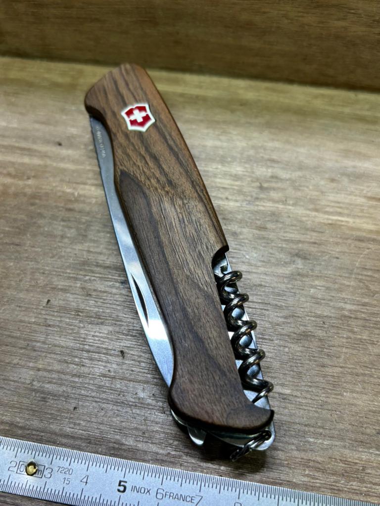 Victorinox zakmes met houten handvat, Caravans en Kamperen, Kampeergereedschap, Ophalen of Verzenden, Nieuw