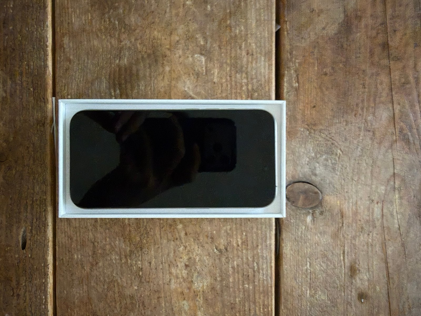 Foto 4 van iPhone 15 Pro Titanium, 128 GB + Mous screenprotector