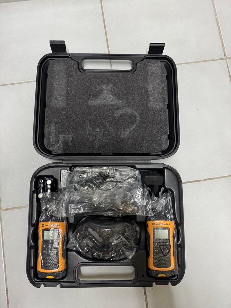 Motorola T80 extreme walkie-talkies met lader, Telecommunicatie, Portofoons en Walkie-talkies, Gebruikt, Portofoon of Walkie-talkie
