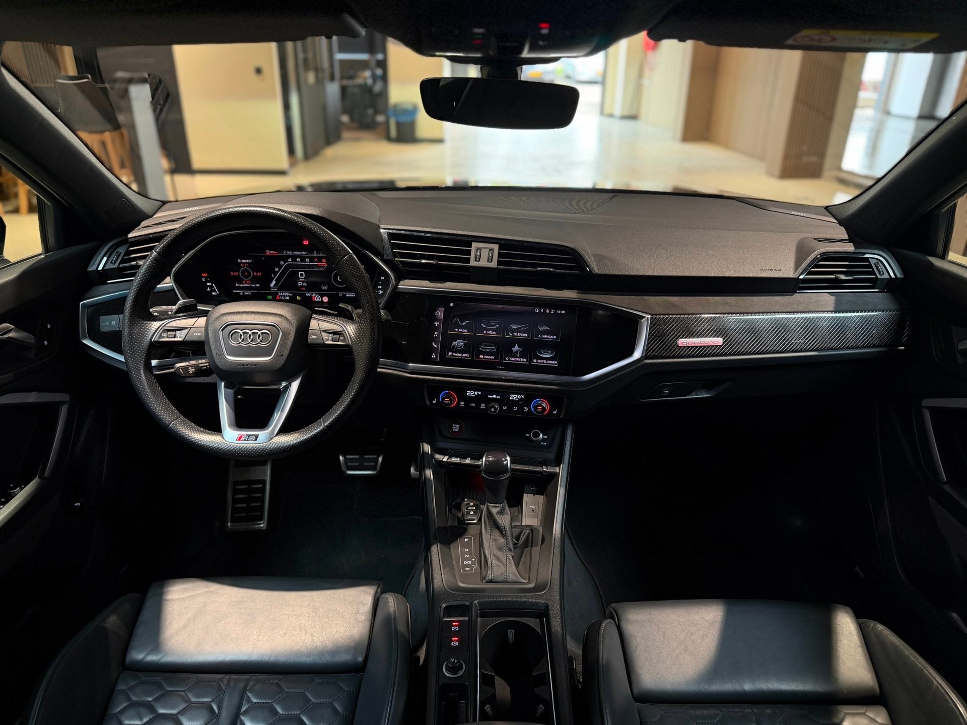 Audi RSQ3 Sportback 2.5 TFSI|Pano|RS Seats|Camera|Sonos|Matr, Automaat, Automatische klimaatregeling, Gebruikt, Zwart