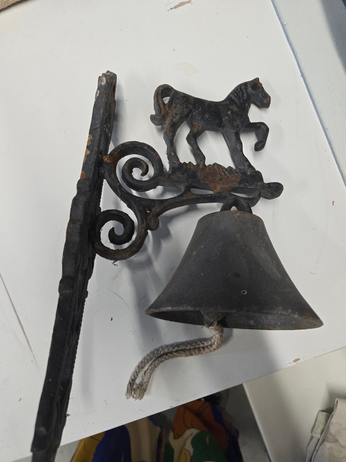 Antieke gietijzeren deurbel met paardenmotief, Antiek en Kunst, Ophalen of Verzenden