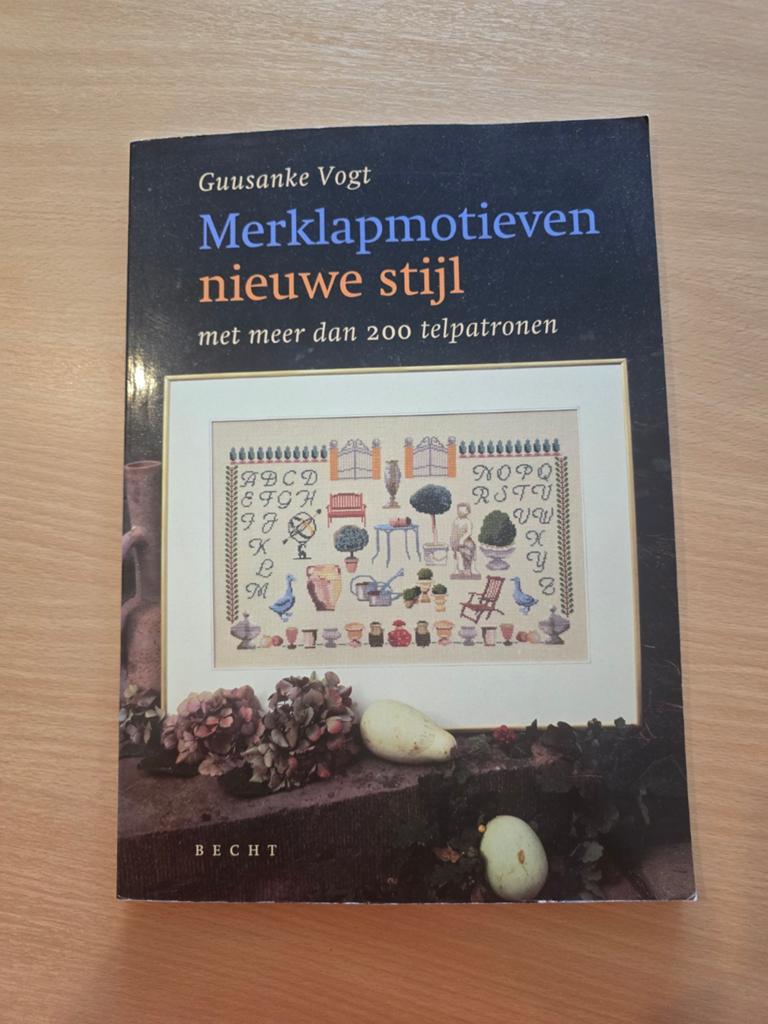 Handwerk boek: merklapmotieven nieuwe stijl, Ophalen of Verzenden, Zo goed als nieuw