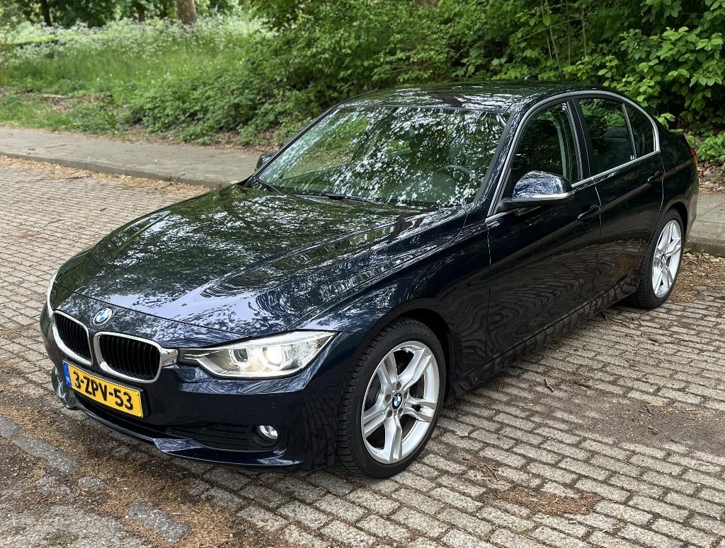 BMW 3-Serie 320i EDE (f30) 2015 Blauw, Auto's, Achterwielaandrijving, Zwart, 4 cilinders, 75 €/maand