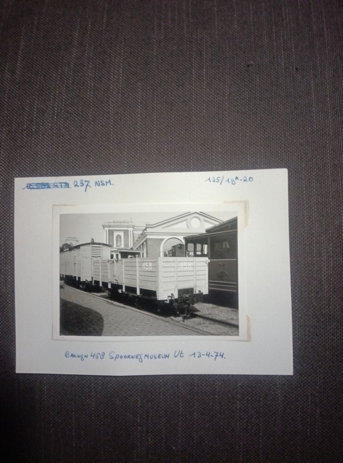 Zwart-wit foto Spoorwegmuseum Utrecht 1974, Ophalen of Verzenden, Gebruikt, Trein, Kaart of Prent