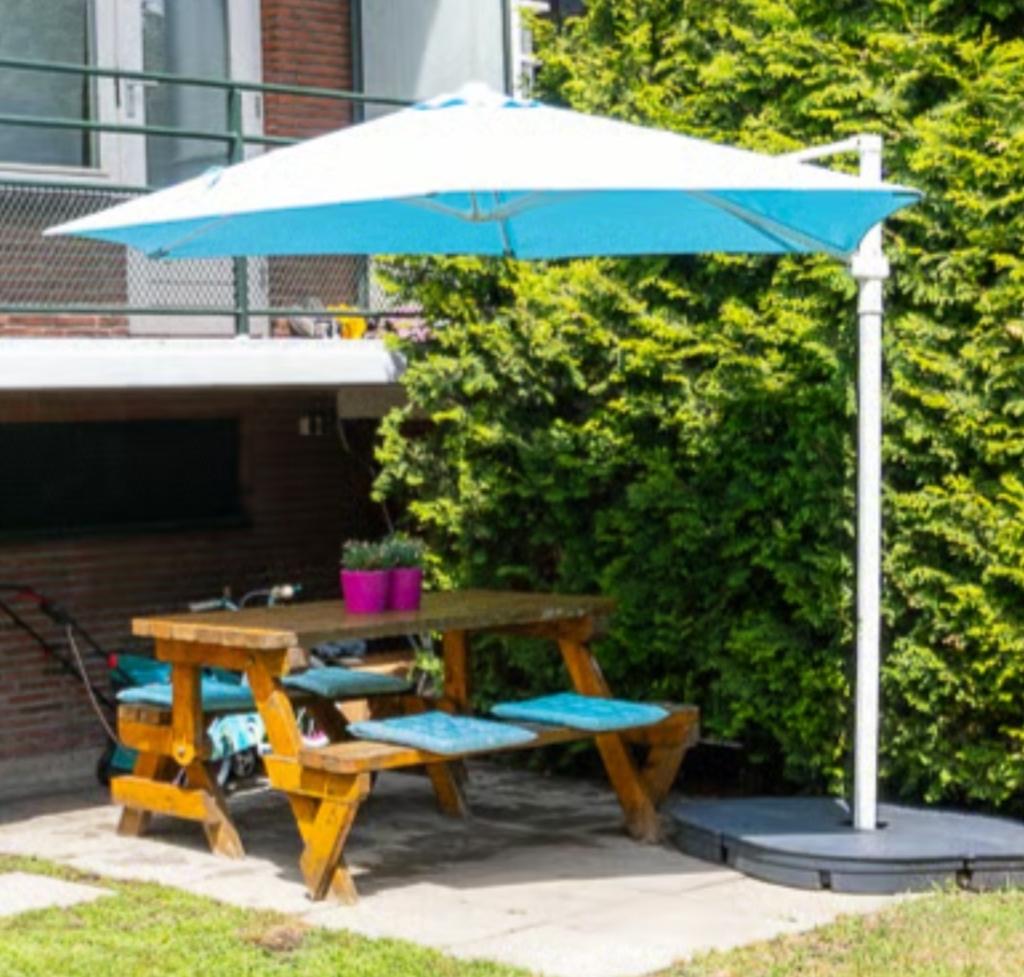 IKEA Zweefparasol voor de tuin - Blauw, Tuin en Terras, Parasols, Ophalen, 2 tot 3 meter, Zweefparasol, Verstelbaar