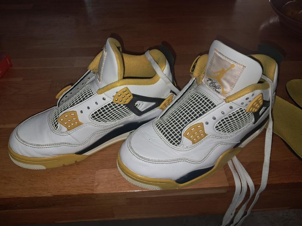 Nike Air Jordan 4 Retro - Wit/Geel, Kleding | Dames, Schoenen, Wit, Nike Jordan, Ophalen of Verzenden, Sneakers of Gympen