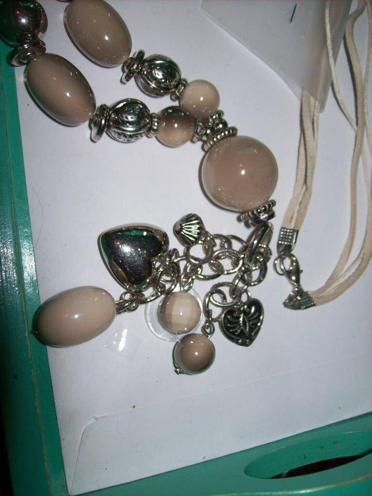 Ketting Suede koorden Mooi Beige Steen Zilvertint Bedels, Sieraden, Tassen en Uiterlijk, Beige, Nieuw, Ophalen of Verzenden, Steen of Mineraal