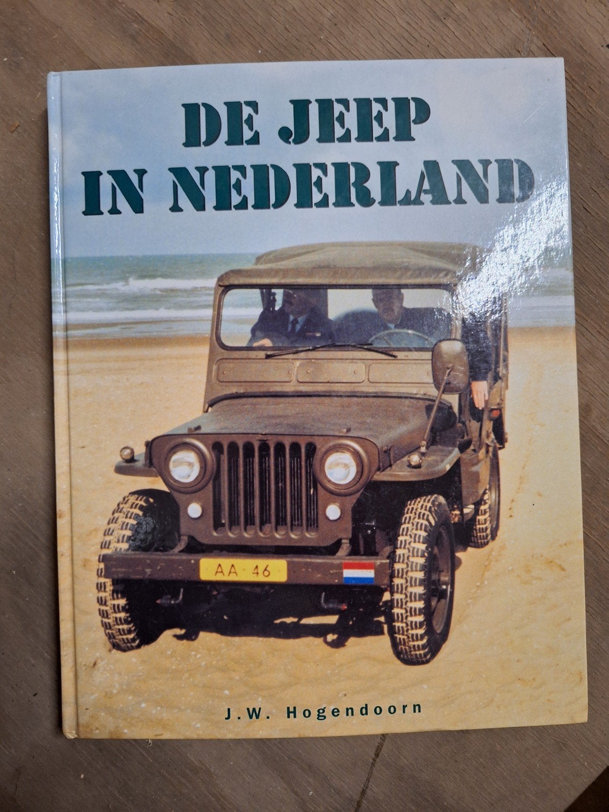 De Jeep in Nederland, Boeken, Auto's | Boeken, Zo goed als nieuw, Overige merken, J.W. Hoogendoorn, Ophalen of Verzenden