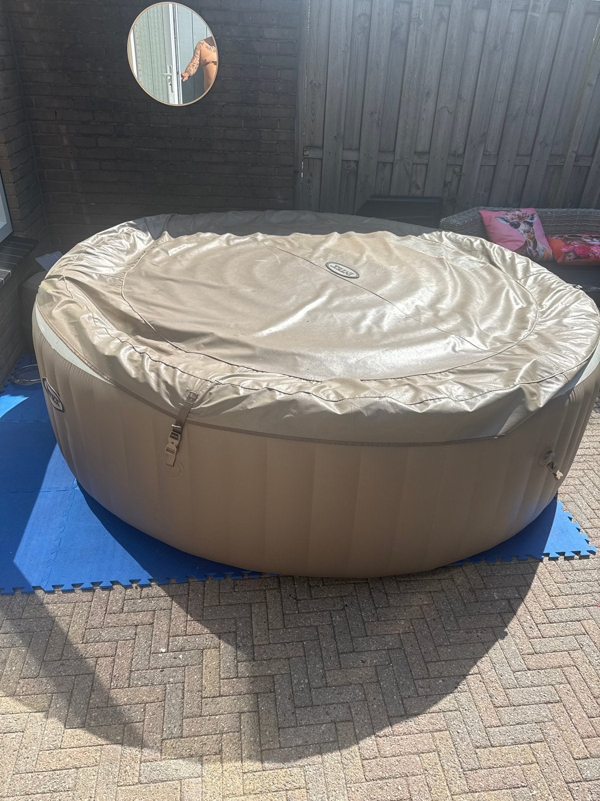Intex PureSpa Opblaasbare Jacuzzi - Zo goed als nieuw, Ophalen of Verzenden, Zo goed als nieuw, Afdekzeil, Opblaasbaar