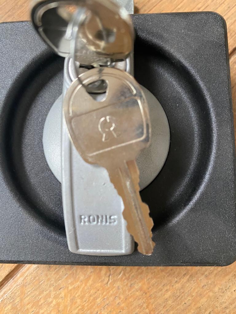 Ronis cilinderslot, Ophalen of Verzenden, Zo goed als nieuw, Rvs, Slot