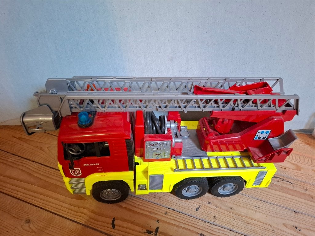 Bruder brandweerauto, Ophalen, Gebruikt