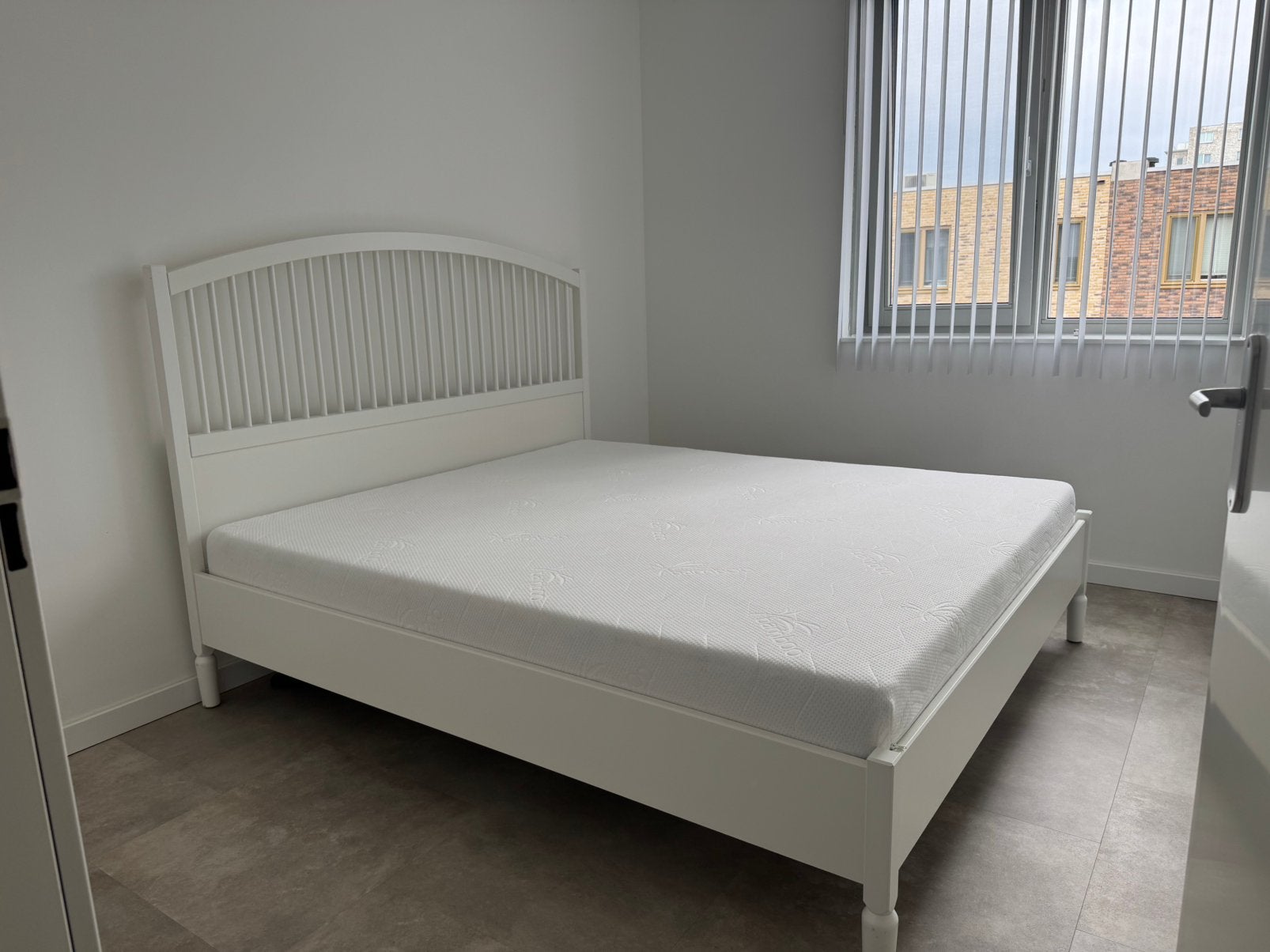 Bedframe 180-200 cm+Bamboo matras, Huis en Inrichting, Slaapkamer | Bedden, Ophalen, Eenpersoons, Wit, Zo goed als nieuw