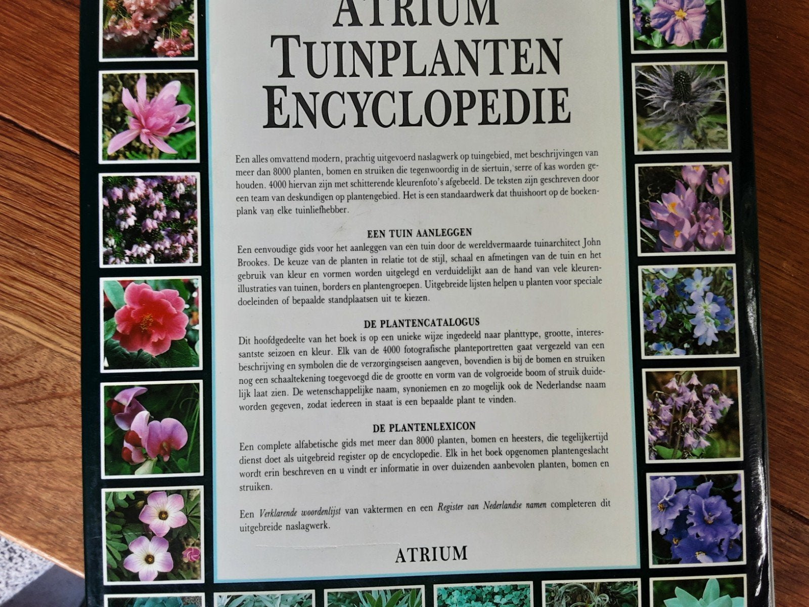 Atrium Tuinplanten Encyclopedie - Meer dan 8000 planten, Boeken, Ophalen of Verzenden, Zo goed als nieuw, John Brookes, Tuinieren en Tuinplanten
