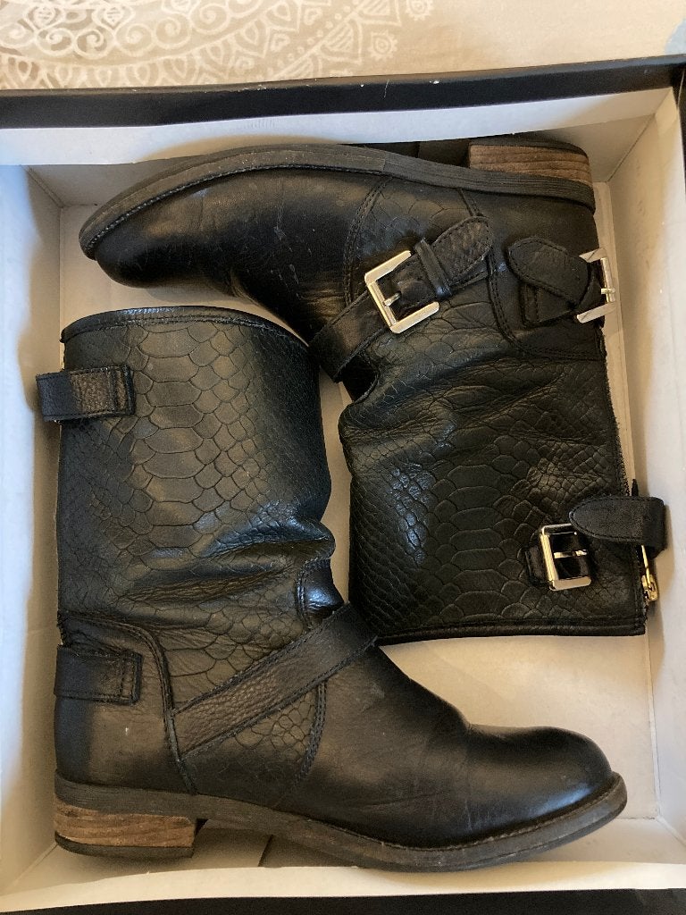 Nubikk Leva 3 Croco - kleur zwart - maat 37, Nubikk, Zwart, Lage of Enkellaarzen, Ophalen of Verzenden