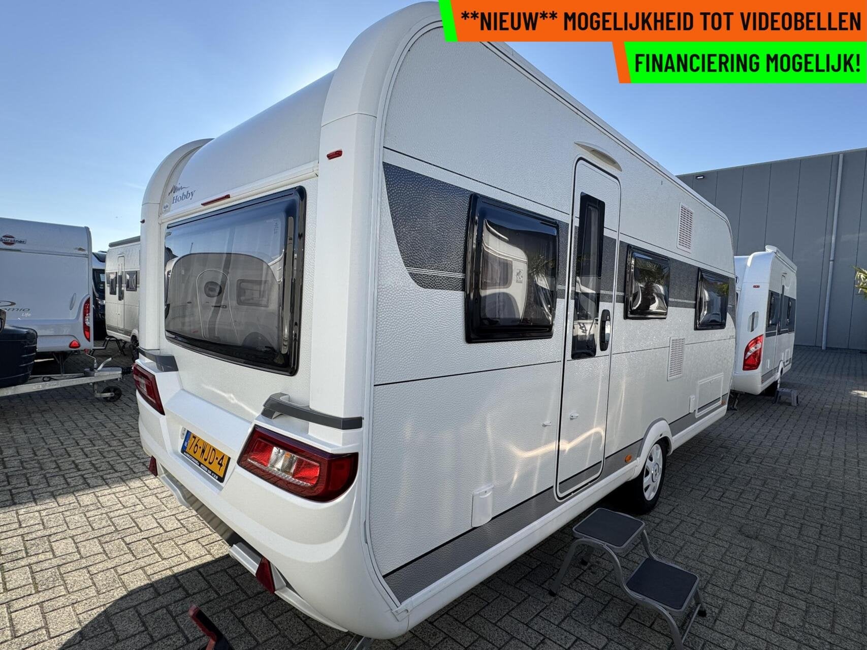 Hobby 495 UL DE LUXE, ENKELE BEDDEN, RONDZIT, MOVER, 1750 KG, Rondzit, Hobby, 7 tot 8 meter, Bedrijf