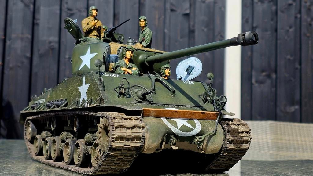 1/16 Sherman M4A3E8 'Easy Eight' met 5 crew, Ophalen of Verzenden, Nieuw, Groter dan 1:32, Tank