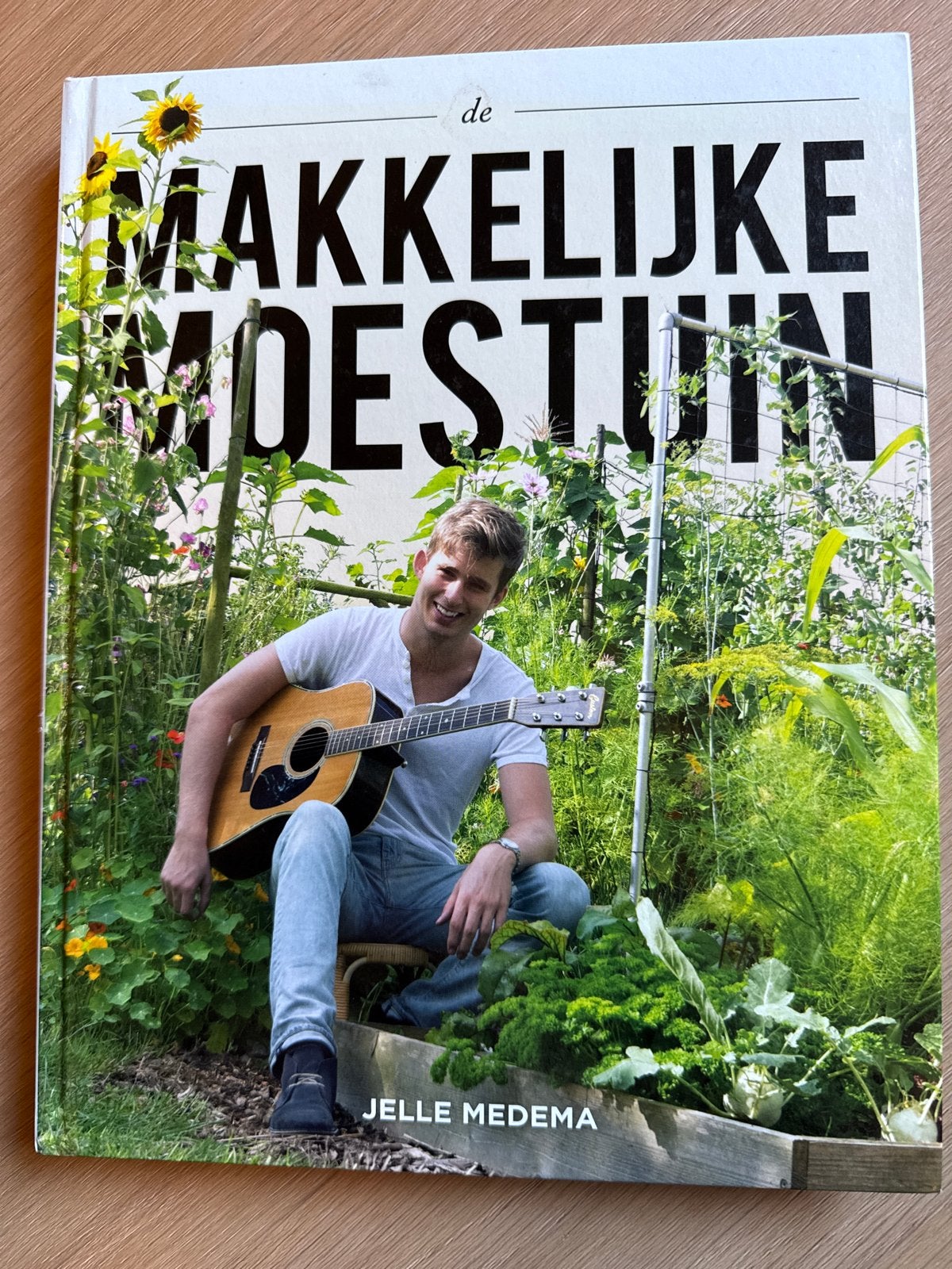 De Makkelijke Moestuin - Jelle Medema (incl. zaaikalender), Ophalen of Verzenden, Zo goed als nieuw, Moestuin