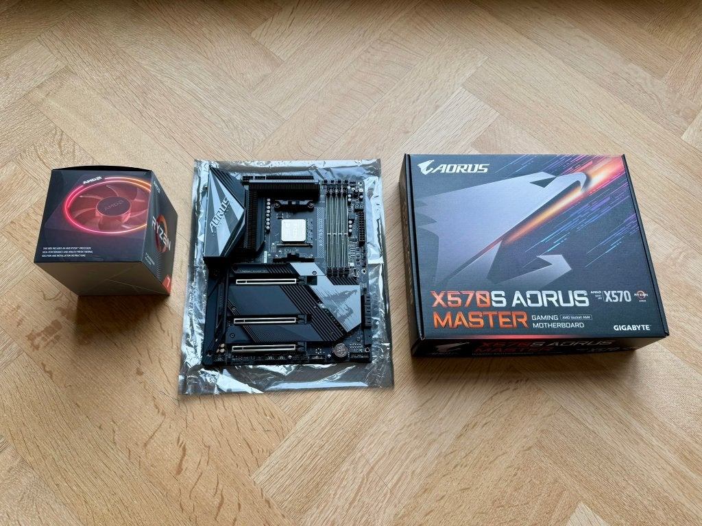 AM4 set: X570S AORUS MASTER + Ryzen 7 3700X + 32GB, Computers en Software, DDR4, Ophalen of Verzenden, Zo goed als nieuw, Socket AM4