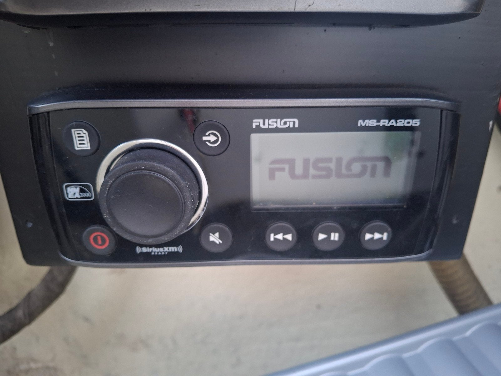 Fusion MS-RA205 bootradio - display start niet op, Ophalen of Verzenden, Gebruikt