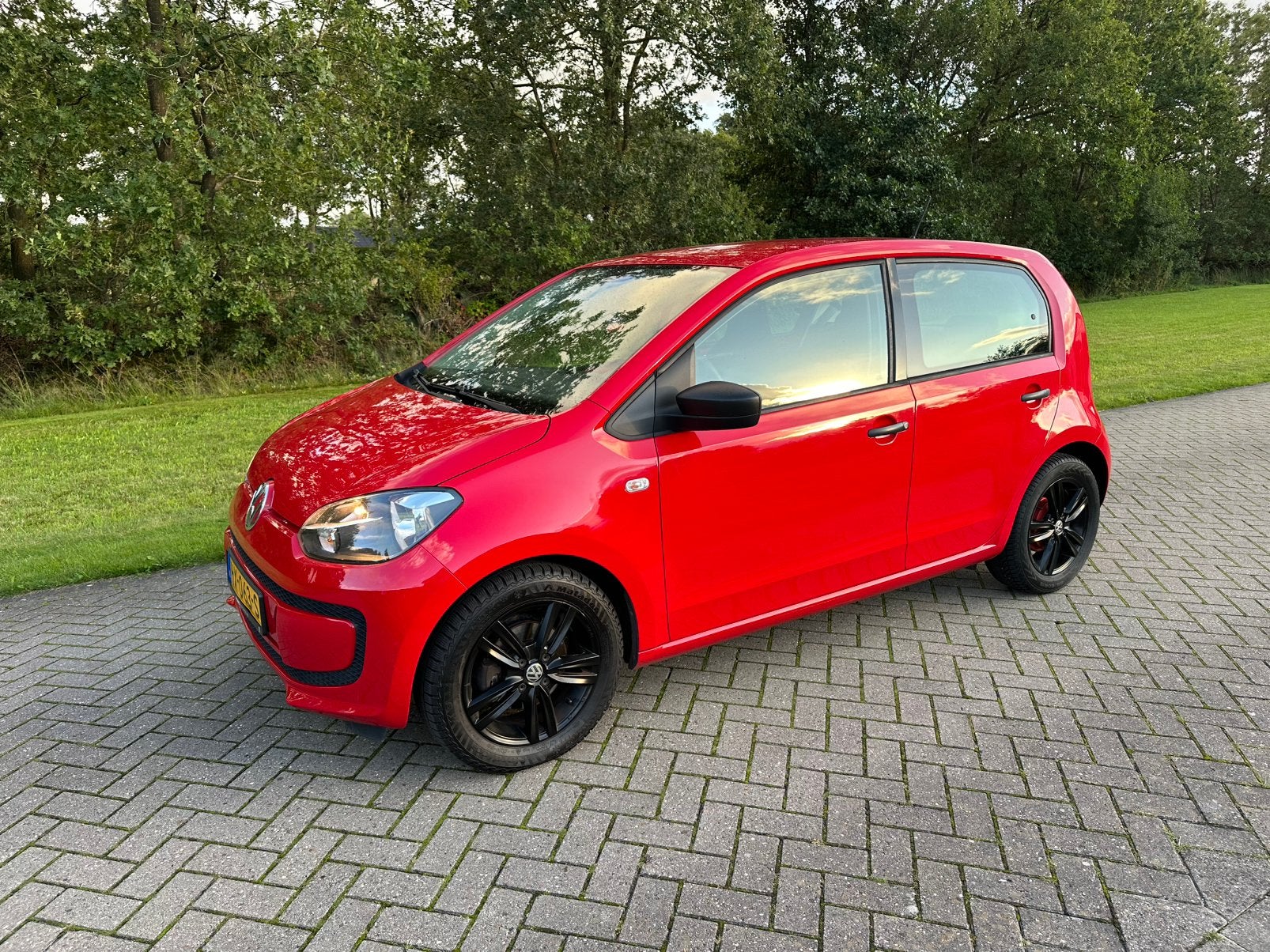 Volkswagen Up Take! 60PK  5-DRS/AIRCO/LMV/DASHCAM/NAP  2016, Auto's, Voorwielaandrijving, Dealer onderhouden, Stof, 4 cilinders