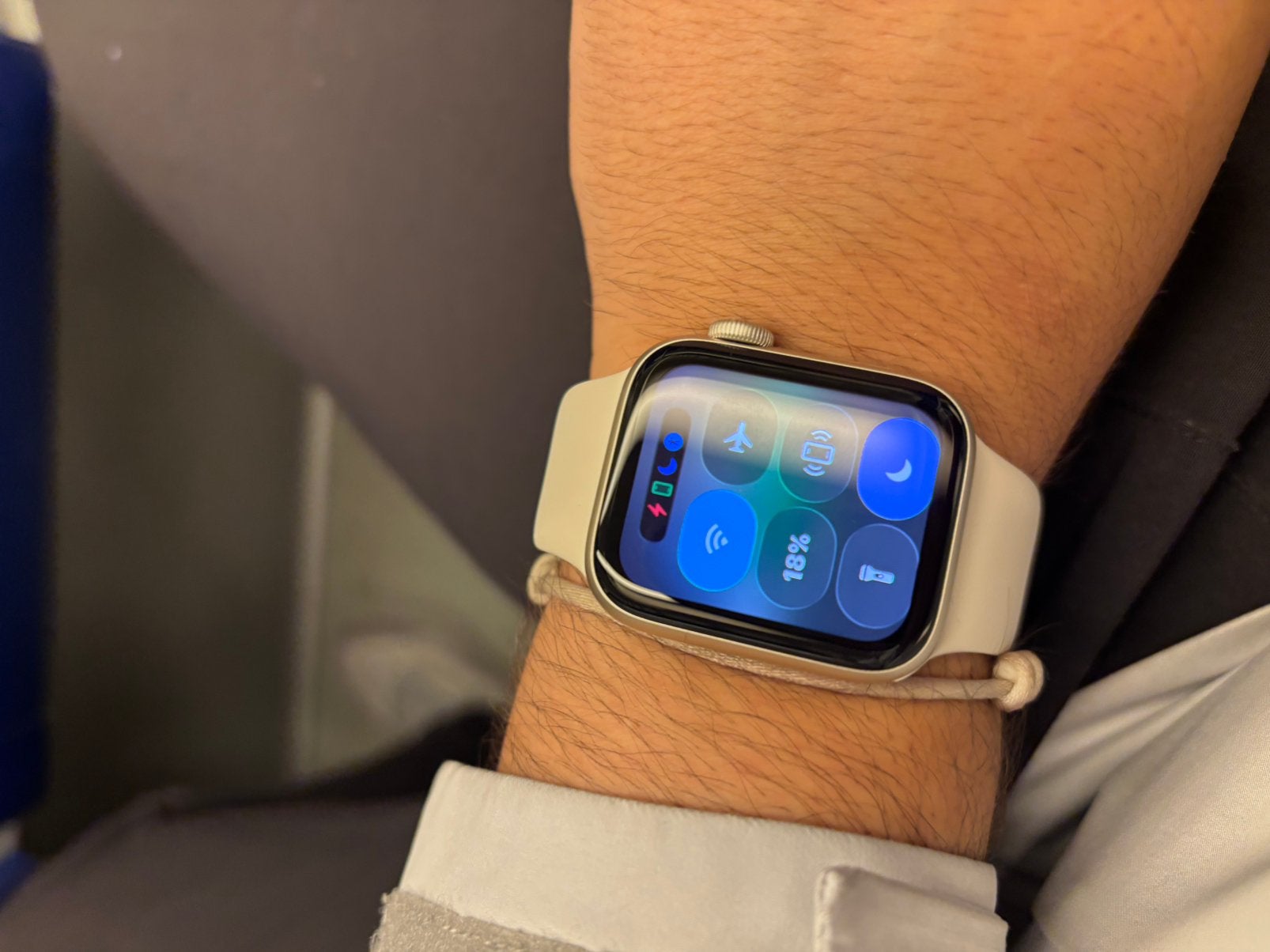 Foto 6 van Nieuwe apple watch SE3 zgan