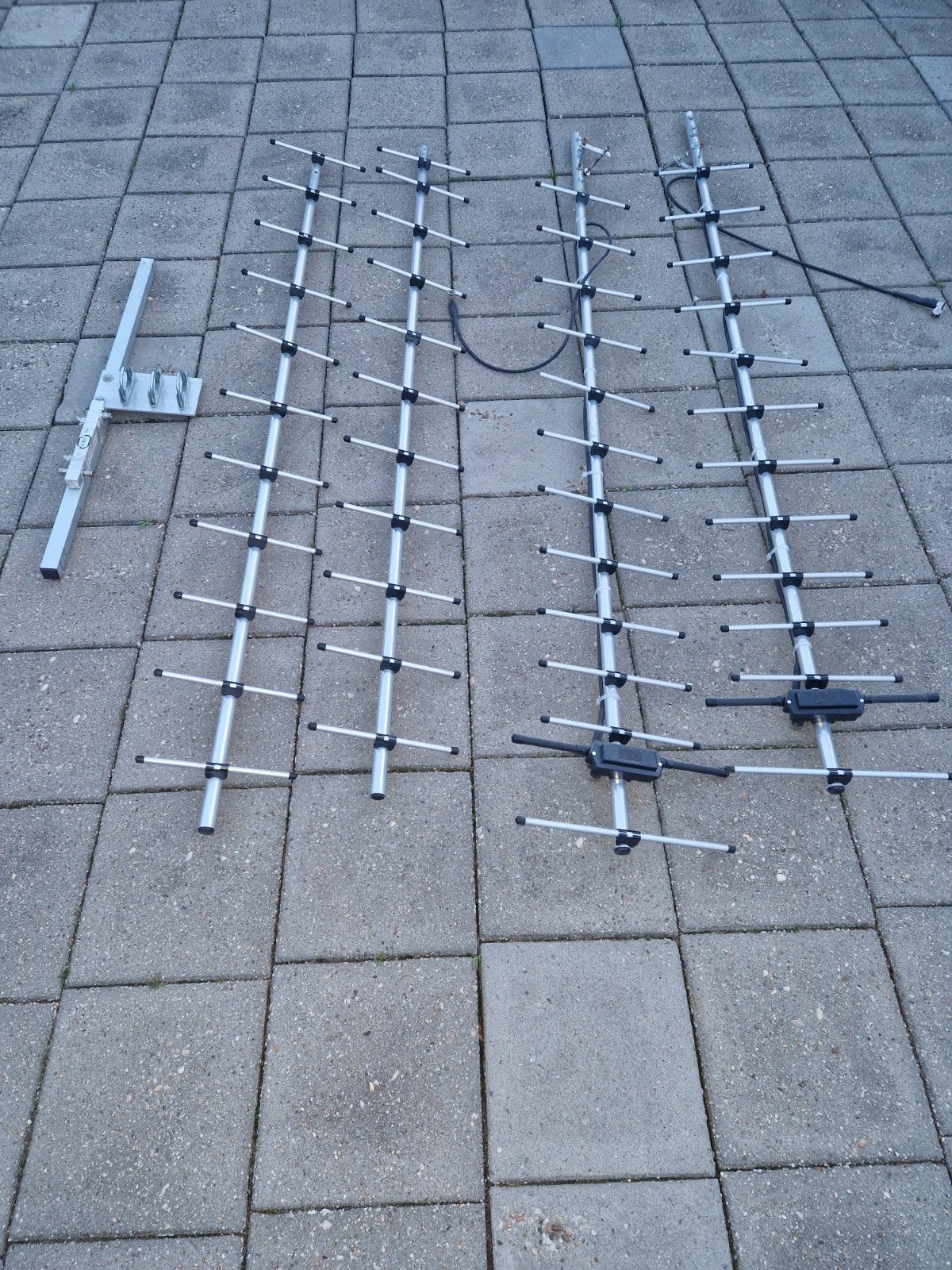 2x 24 elements uhf 70cm yagi antenne + stackpijp inr. mog, Ophalen, Zo goed als nieuw, Antenne