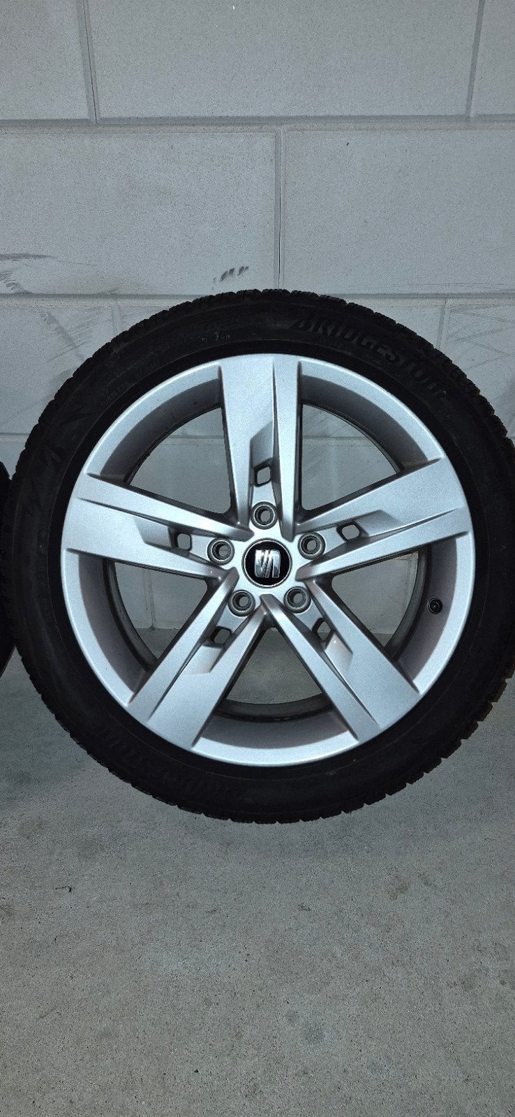 Originele Seat Leon 5F FR 2020 Winterbanden + Velgen, Auto-onderdelen, Gebruikt, Banden en Velgen, 17 inch, Personenwagen