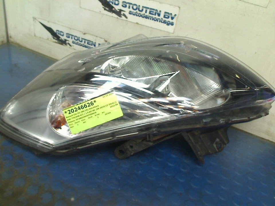 Koplamp Links Renault Clio III (BR/CR) 2012 044654, Gebruikt, Renault Deutschland AG, Dialog.deutschland@renault.de, Peter-Huppertz-Straße 5, Köln 51063, , Duitsland