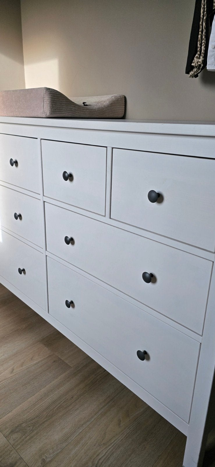 Foto 5 van Ladenkast/commode Ikea Viral Witte commode met 8 lades - Zo