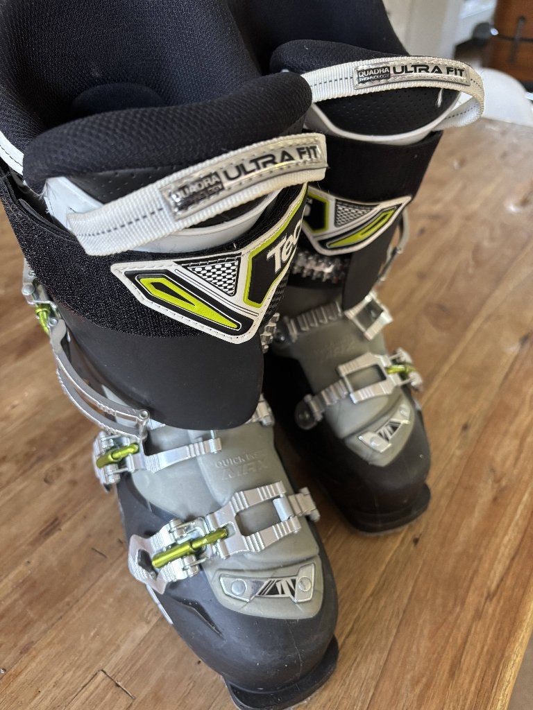 3 sets van (verstelbare) skischoenen met helm, 160 tot 180 cm, Gebruikt, Schoenen, Ophalen
