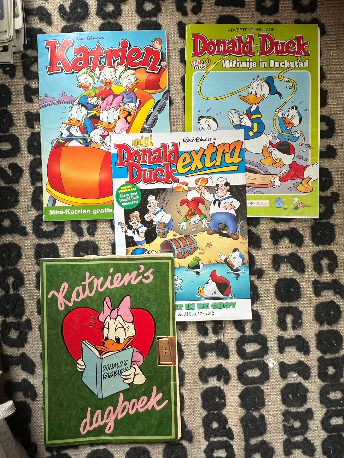 Donald Duck Katrien's Dagboek en speciale uitgaven, Boeken, Meerdere stripboeken, Ophalen of Verzenden, Gelezen