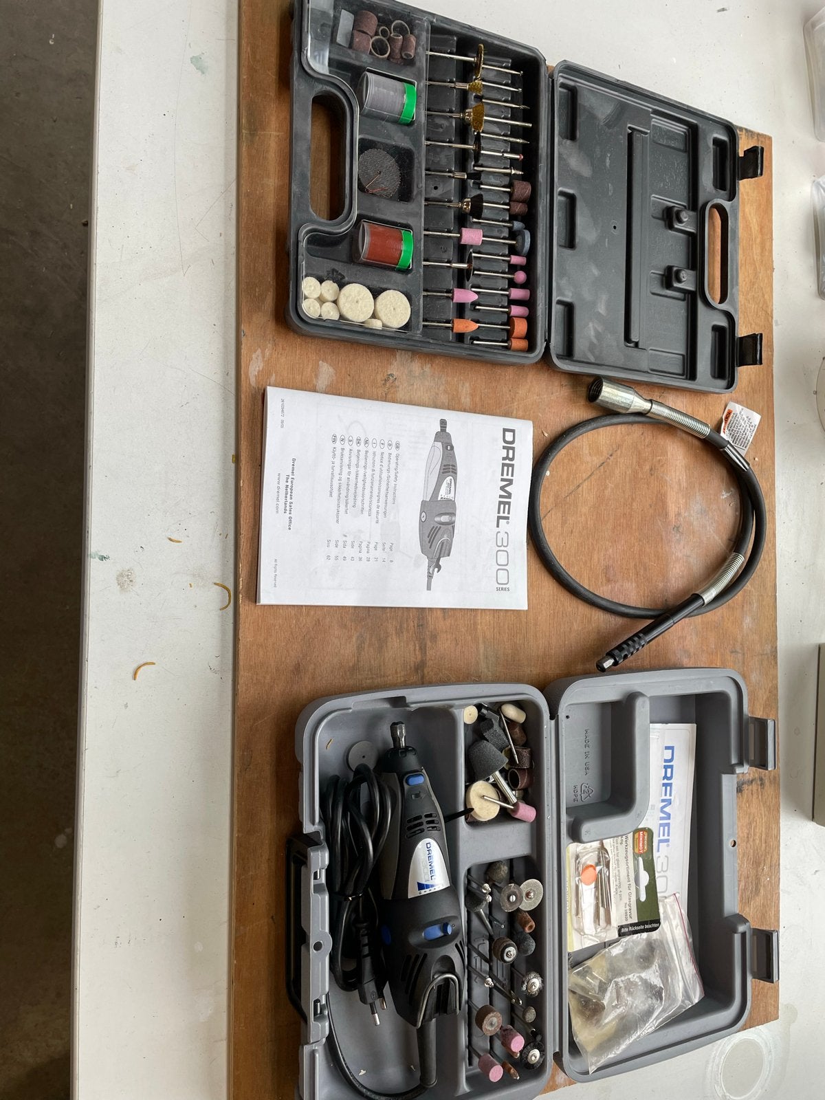 Dremel 300 met accessoires en flexibele as, Ophalen of Verzenden, Gebruikt, Multitool, Bosch