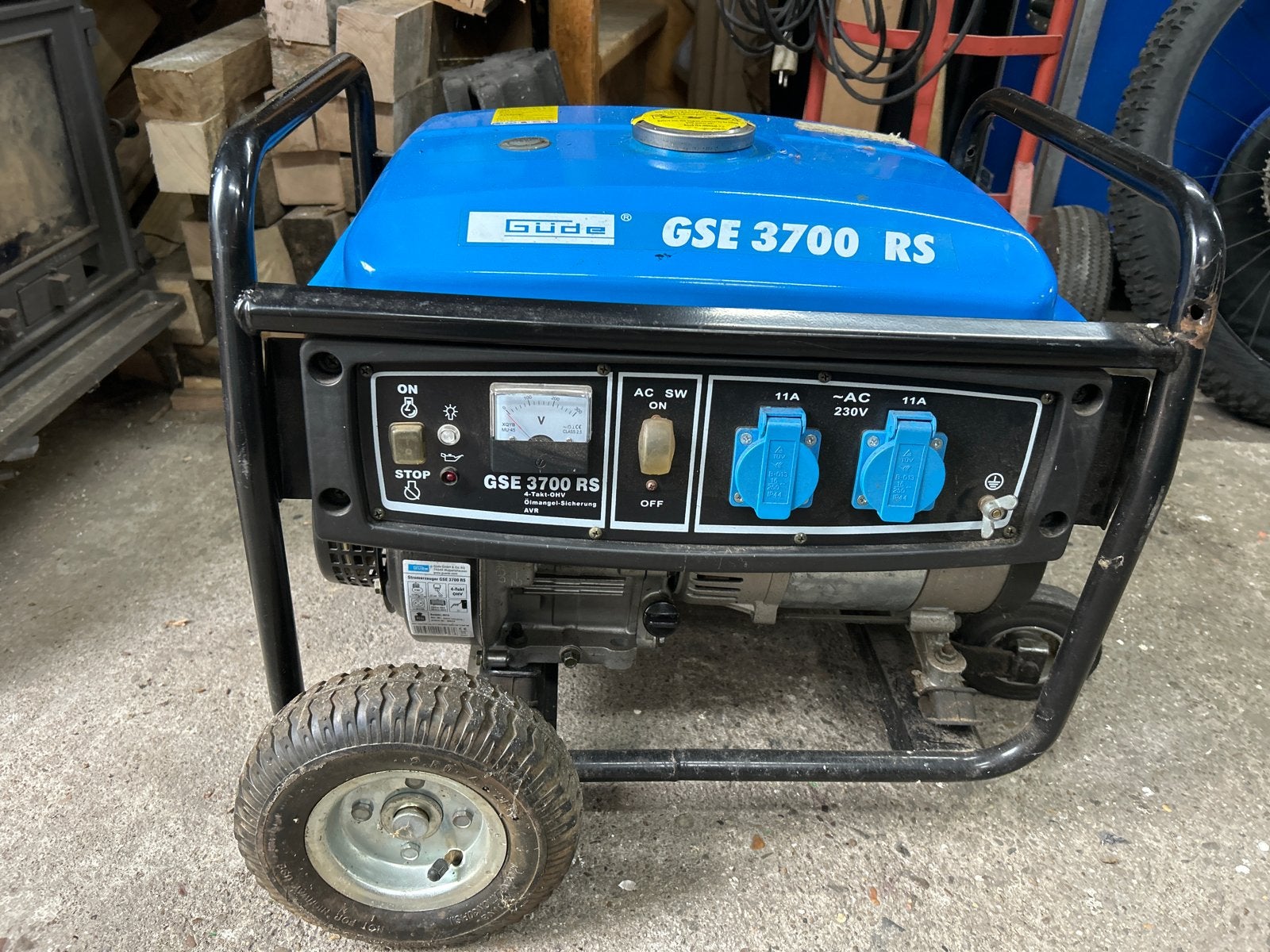 Aggregaat 2500 watt continue 4 takt - Zo goed als nieuw, Doe-het-zelf en Verbouw, Ophalen of Verzenden, Zo goed als nieuw