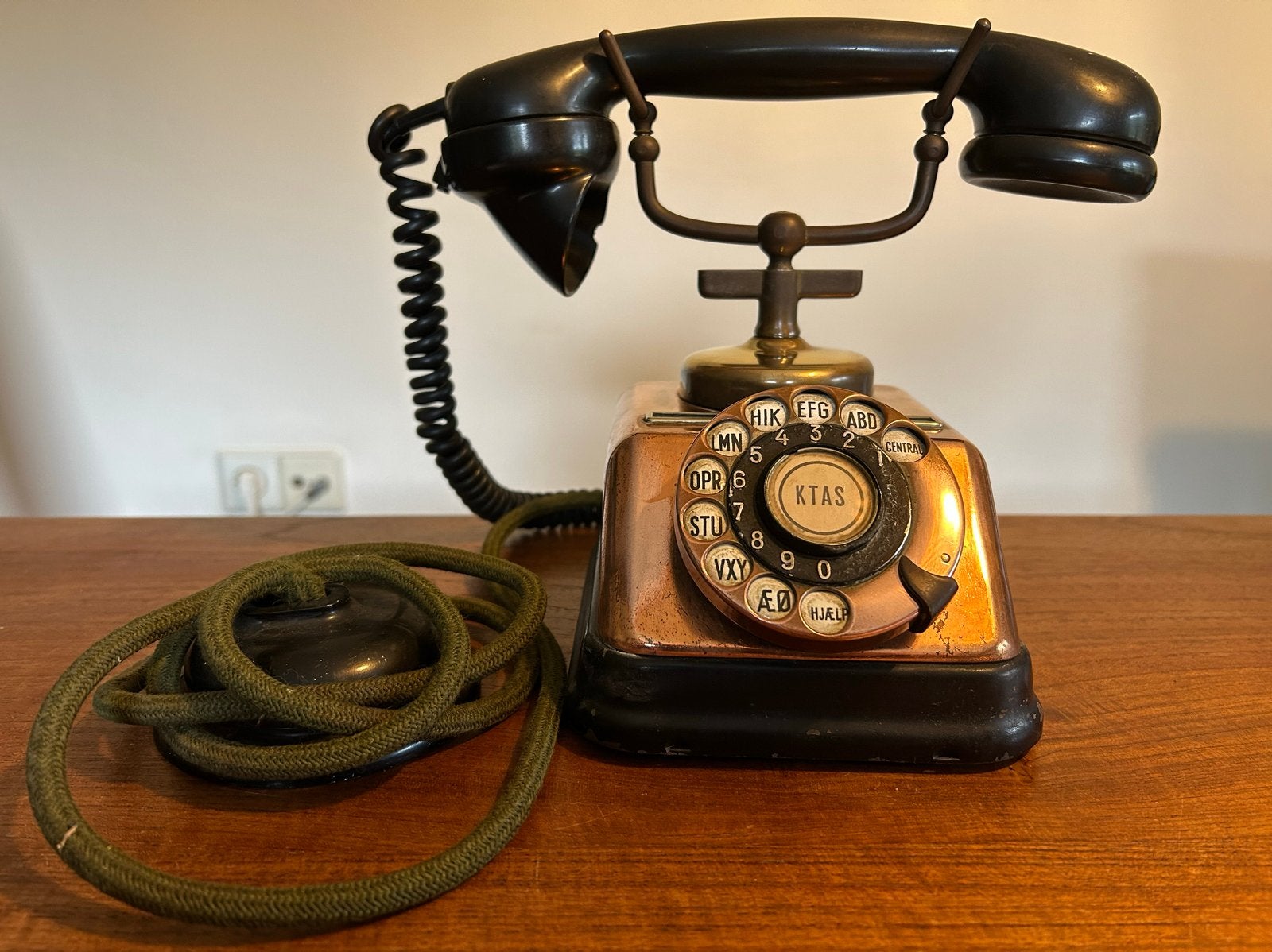 Vintage Deense telefoon met draaischijf - Koper en Bakeliet, Ophalen of Verzenden, Gebruikt, Bakeliet