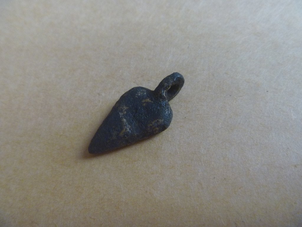 Bodemvondst.Hanger in hartvorm.Metaaldetector, Antiek en Kunst, Antiek | Koper en Brons, Ophalen of Verzenden