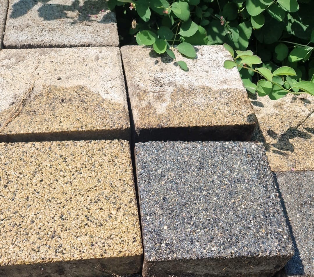 Terras. Zwart / geel  350 stuks gratis afhalen ( Heerlerheid, Ophalen, Beton, Terrastegels
