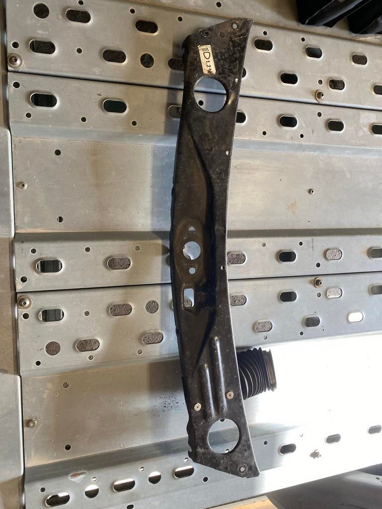 Peugeot 205 sluitplaat houder motorkap gebruikt, Gebruikt, Voor, Ophalen of Verzenden, Motorkap