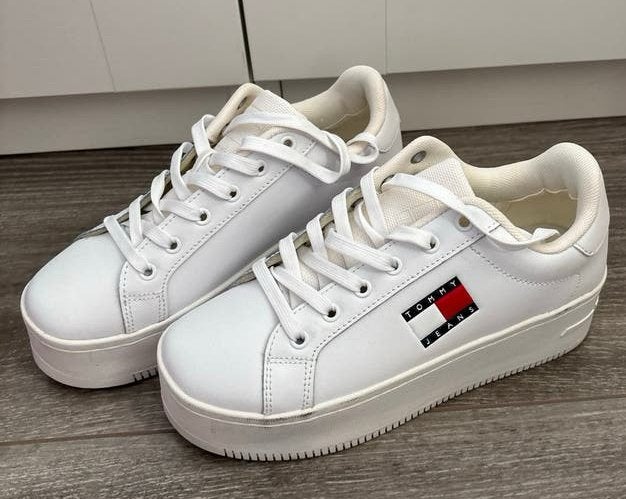 Tommy Jeans Witte Sneakers maat 35 - Zo goed als nieuw, Ophalen of Verzenden, Zo goed als nieuw, Wit, Sneakers of Gympen