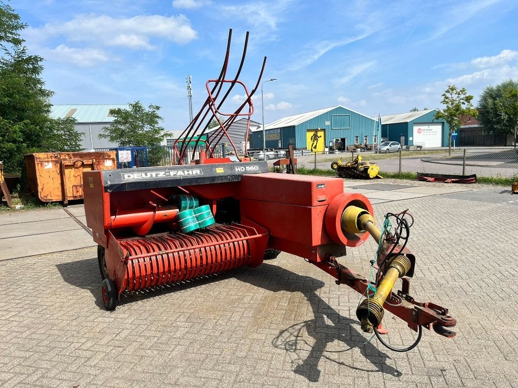 Deutz-Fahr HD 560 Balenpers met opvoergoot, Ophalen, Akkerbouw, Oogstmachine, Info@deutz-fahr.com
