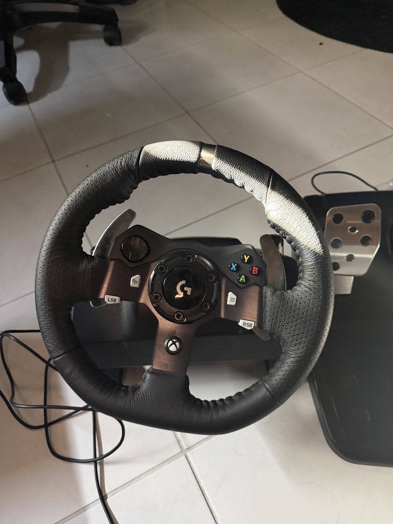 g920 logitech stuur met pedals en poke, Spelcomputers en Games, Spelcomputers | Xbox | Accessoires, Ophalen, Zo goed als nieuw